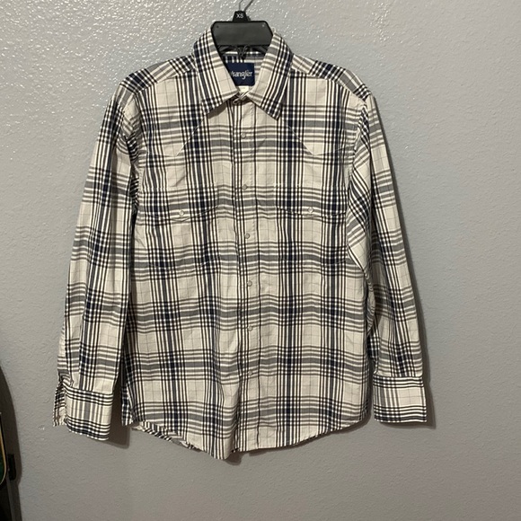 Wrangler Other - Men’s Wrangler Dress Up Shirt Size Medium